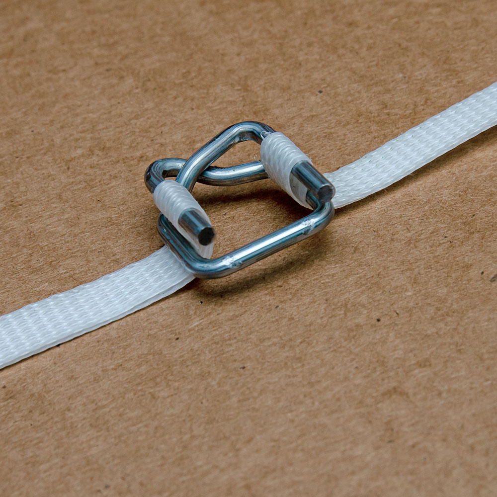 Проволочная оцинкованная пряжка для лент ПЭТ и ПП 19 мм, 1000 шт./уп. Проволочная оцинкованная пряжка для лент ПЭТ и ПП 19 мм, 1000 шт./уп.